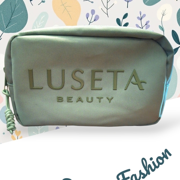 ❗️5/$25❗️LUSETA  Women's COSMETIC BAG-NWOT - Picture 1 of 1